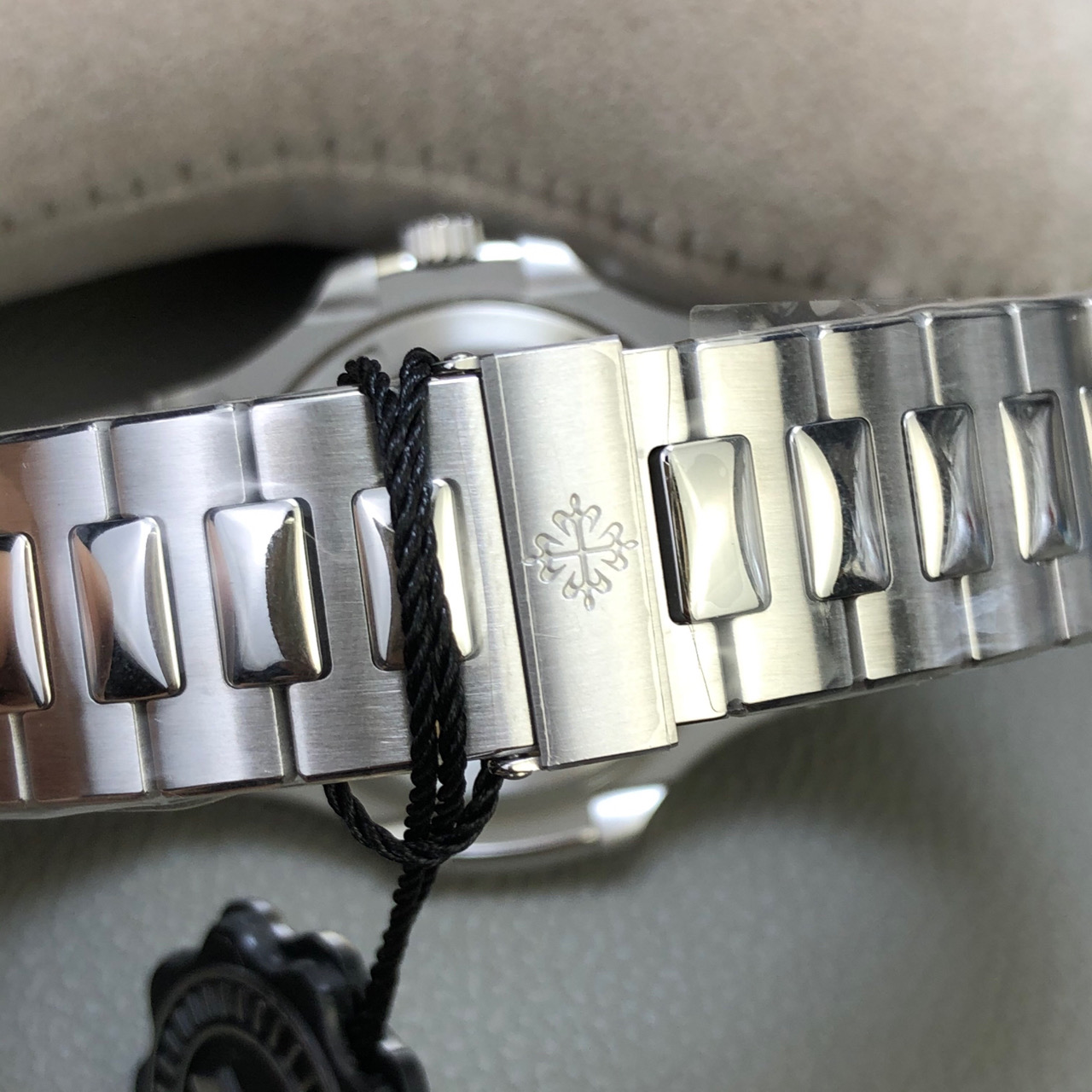 Nautilus Diamond-Set Watch – IW-2742 - Image 7