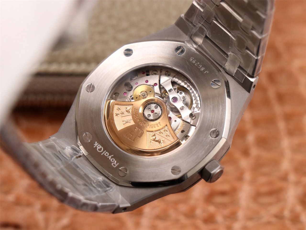 Audemars Piguet Royal Oak Luminous Watch – IW-2193 - Image 8