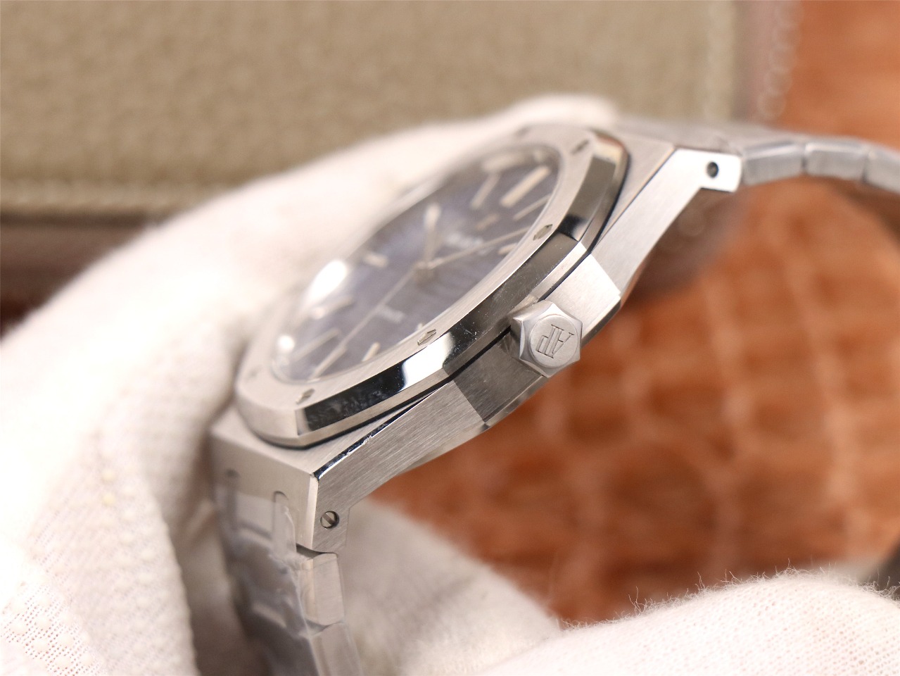 Audemars Piguet Royal Oak Luminous Watch – IW-2193 - Image 5