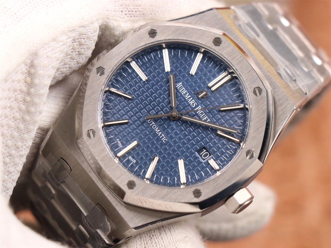 Audemars Piguet Royal Oak Luminous Watch – IW-2193 - Image 4