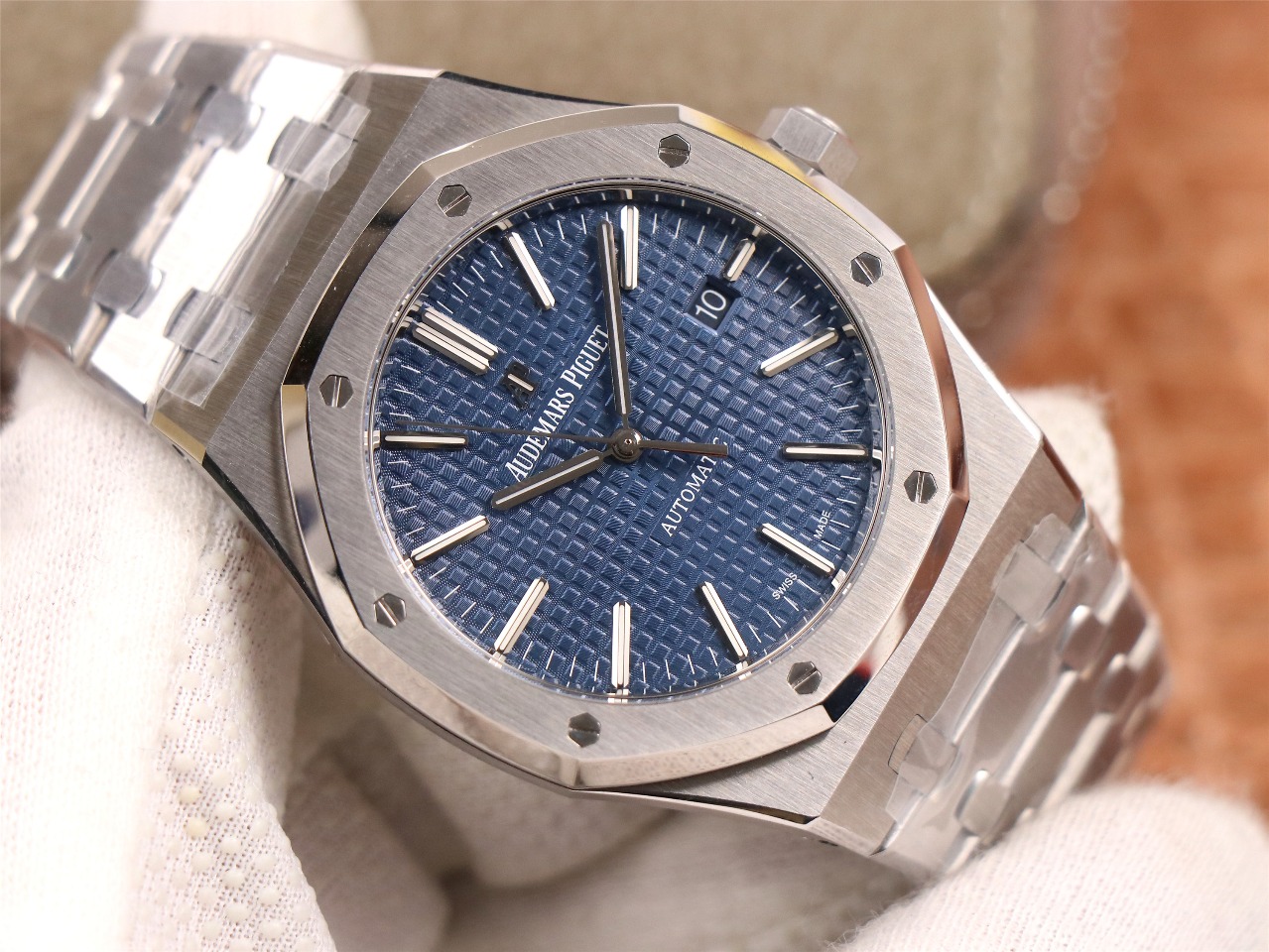 Audemars Piguet Royal Oak Luminous Watch – IW-2193 - Image 3