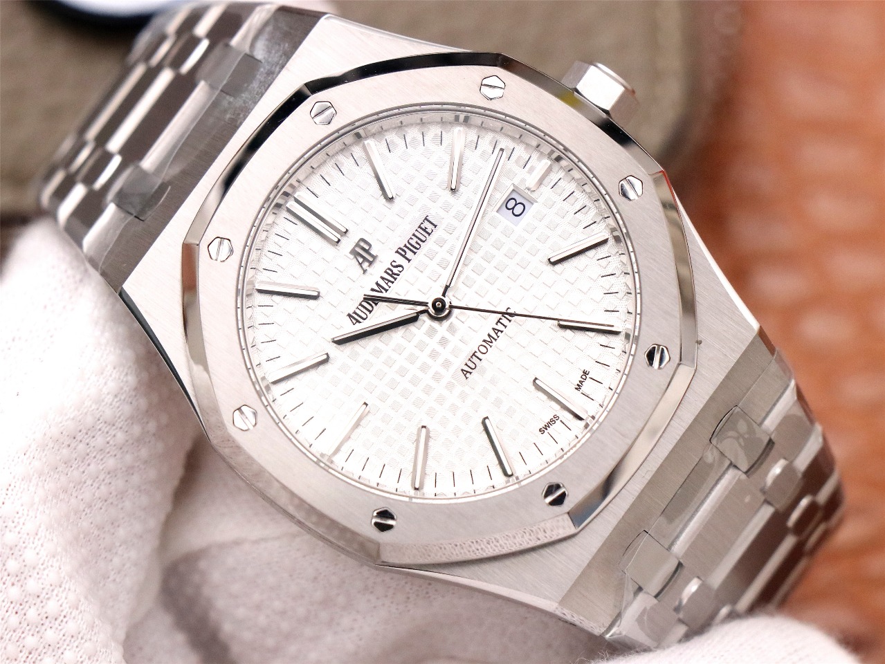 Audemars Piguet Royal Oak Luminous Watch – IW-2192 - Image 2
