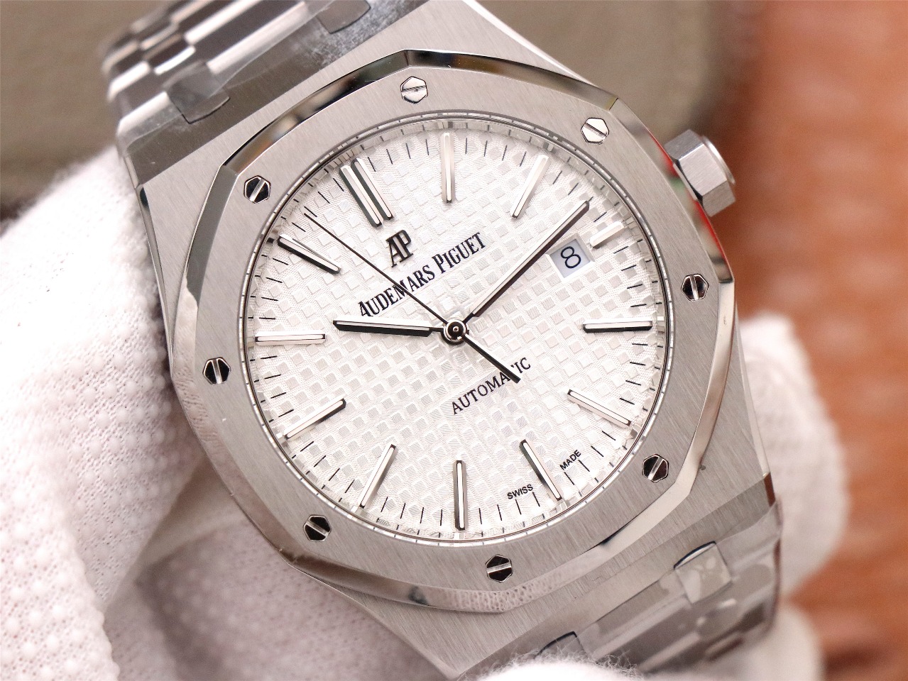 Audemars Piguet Royal Oak Luminous Watch – IW-2192 - Image 4