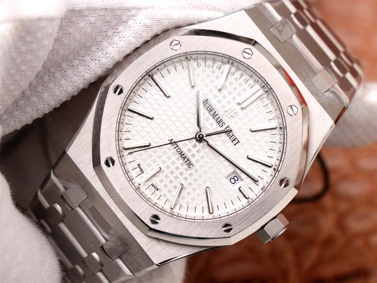 Audemars Piguet Royal Oak Luminous Watch – IW-2192 - Image 3