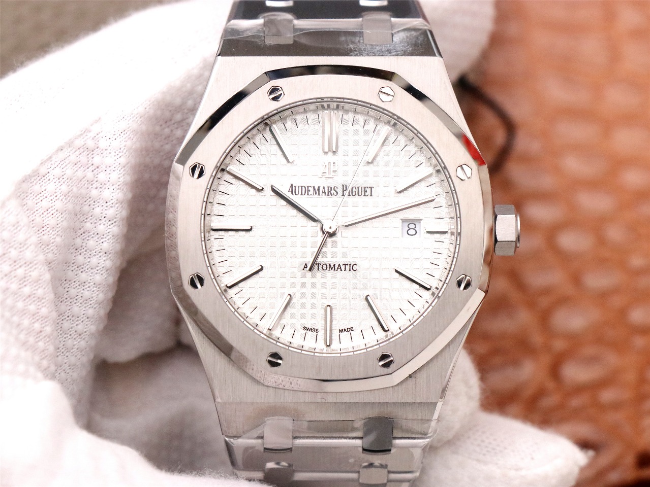 Audemars Piguet Royal Oak Luminous Watch – IW-2192