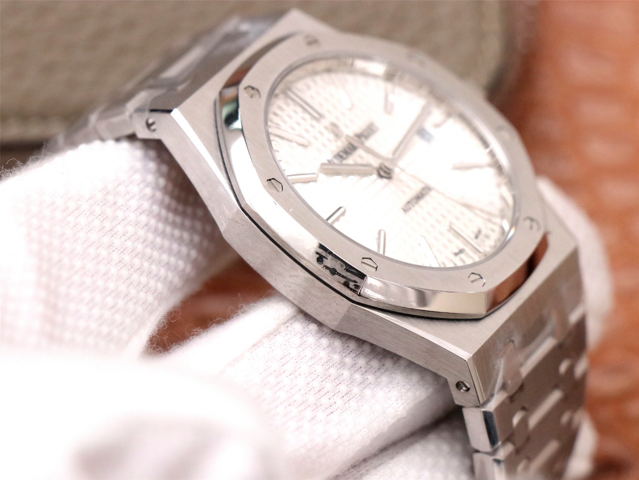 Audemars Piguet Royal Oak Luminous Watch – IW-2192 - Image 6