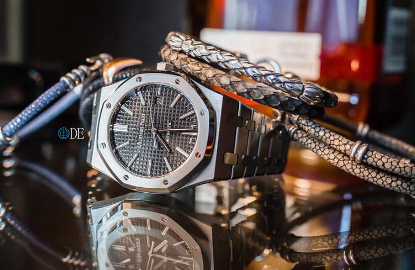 Audemars Piguet Royal Oak Watch – IW-2214 - Image 6
